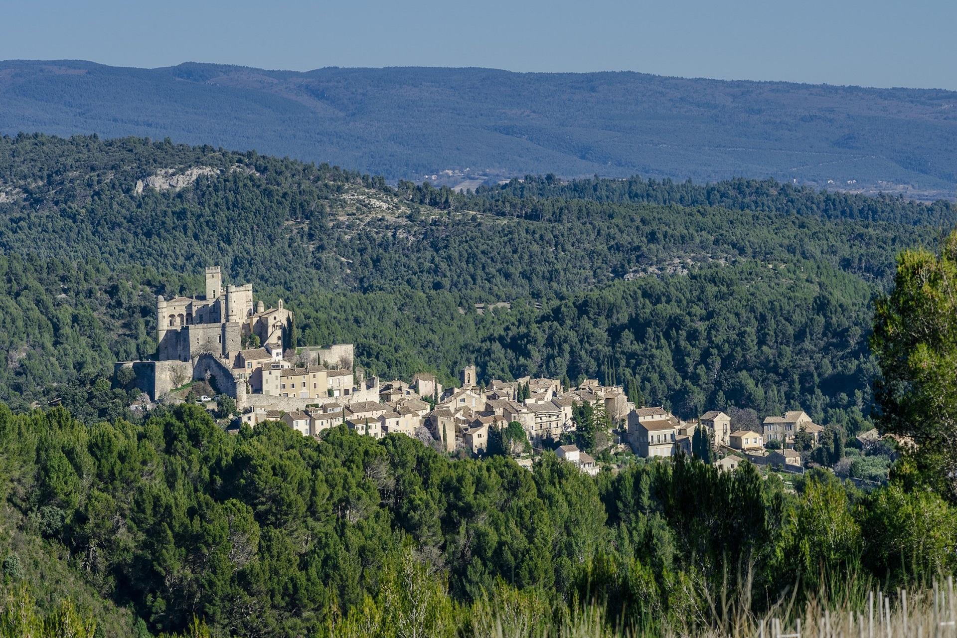 Chateau-du-barroux-distillerie-mont-ventoux-vaucluse-360°-provence-seminaires-de-caractere