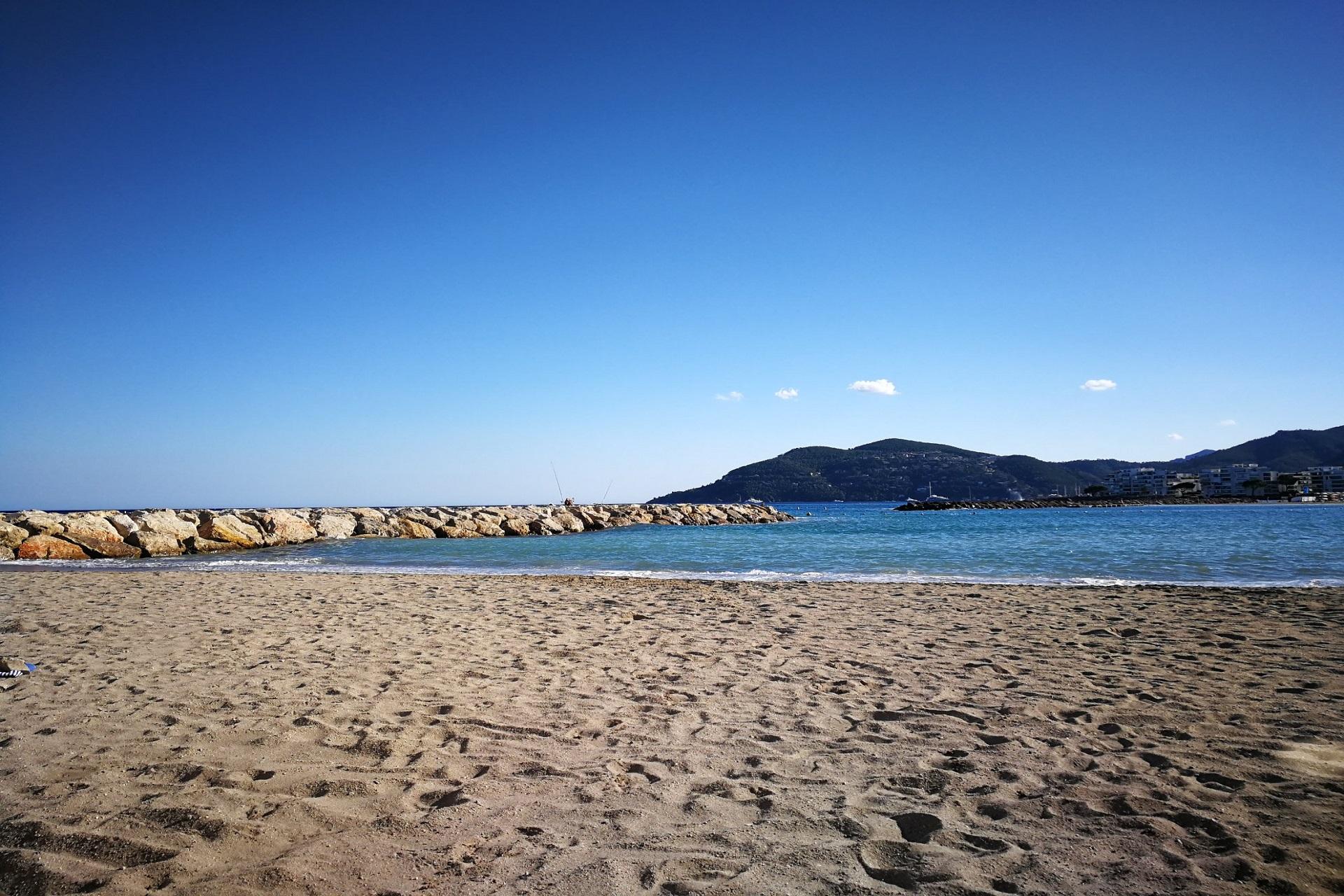 Hotel-Mercure-Cannes-Mandelieu-riviera-cote-azur-plages-seminaires-de-caractere