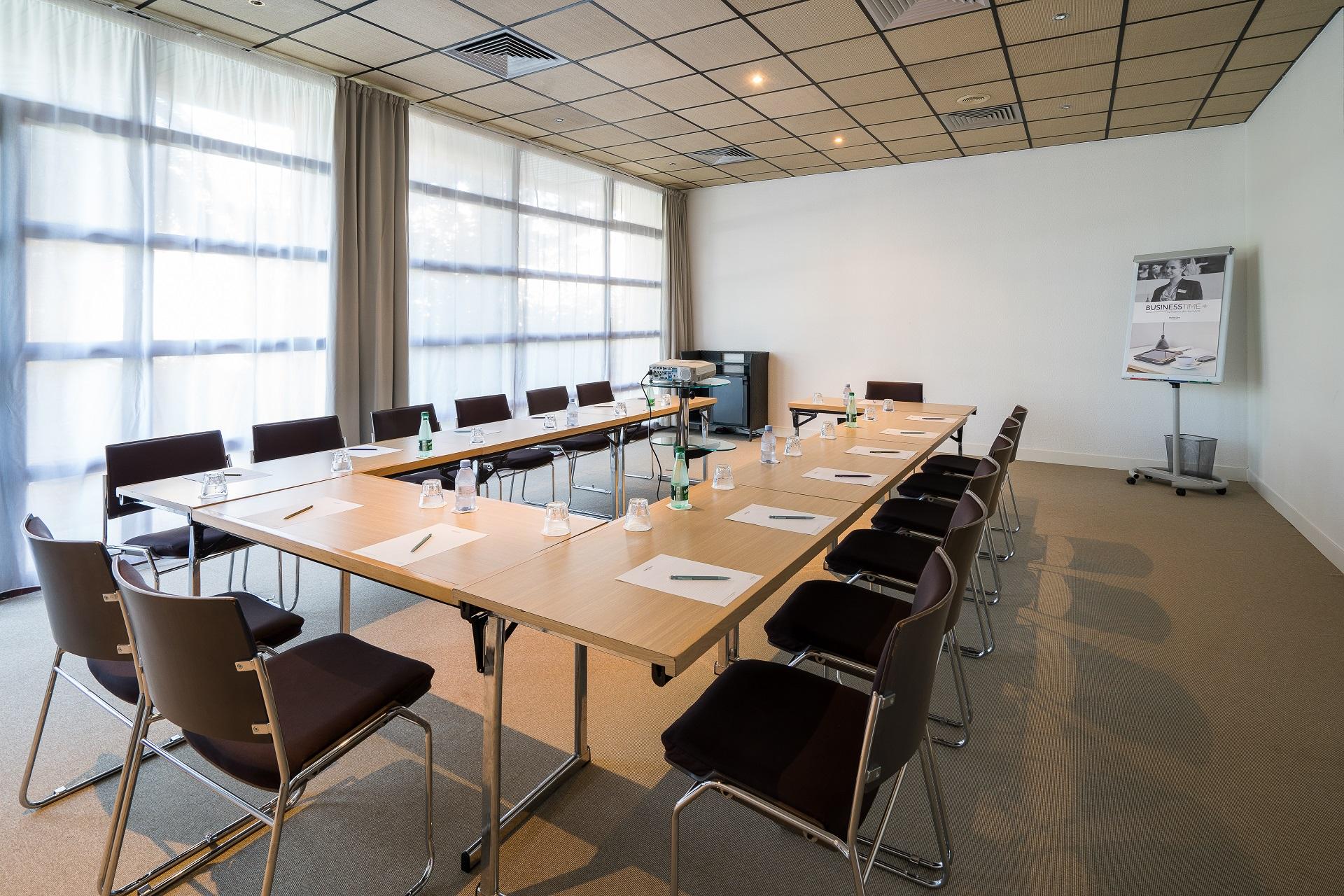 Hotel-Mercure-Cannes-Mandelieu-riviera-cote-azur-reunion-seminaires-de-caractere