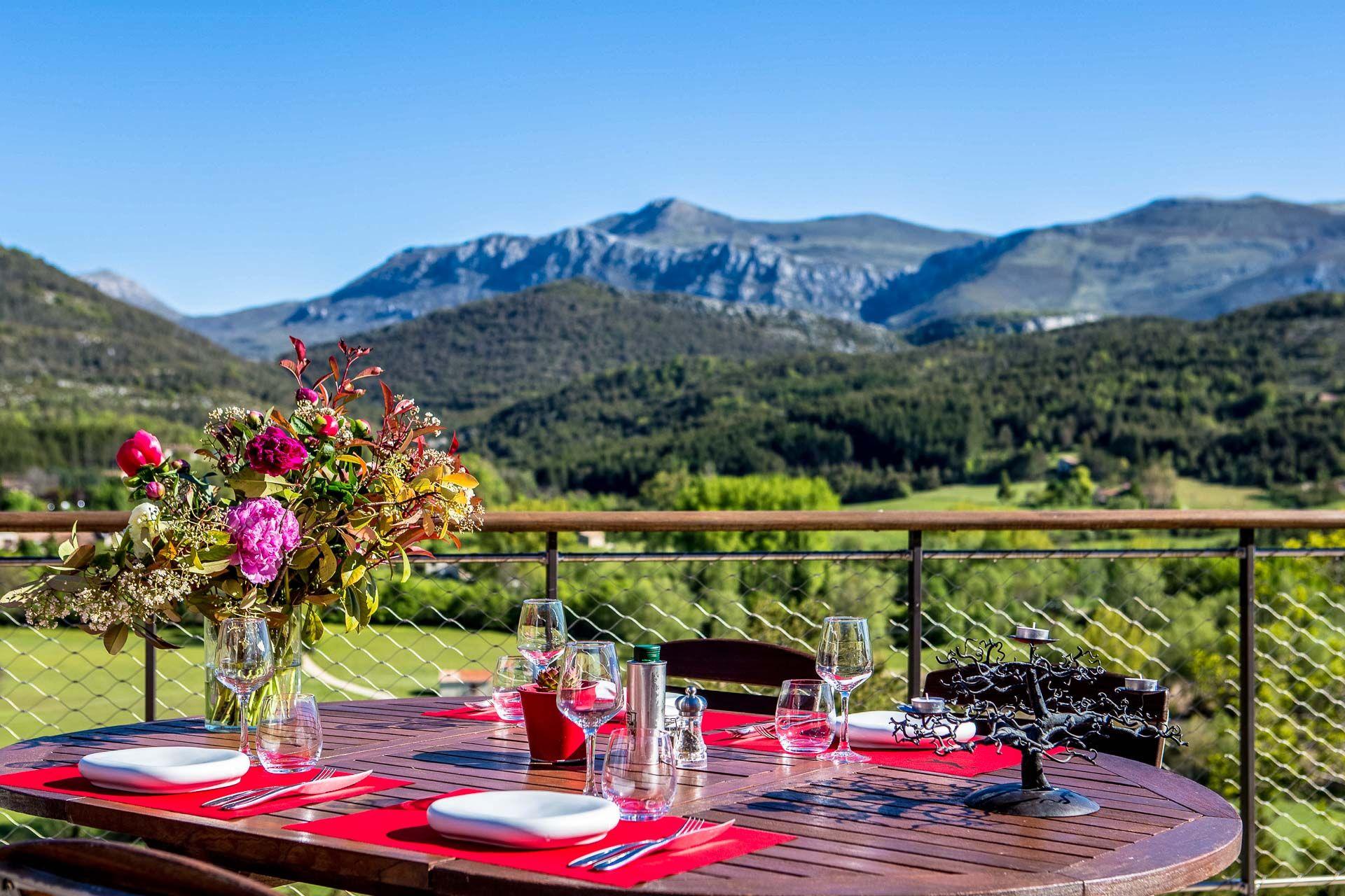 Hotel-et-Spa-des-Gorges-du-Verdon-La-Palud-terrasse