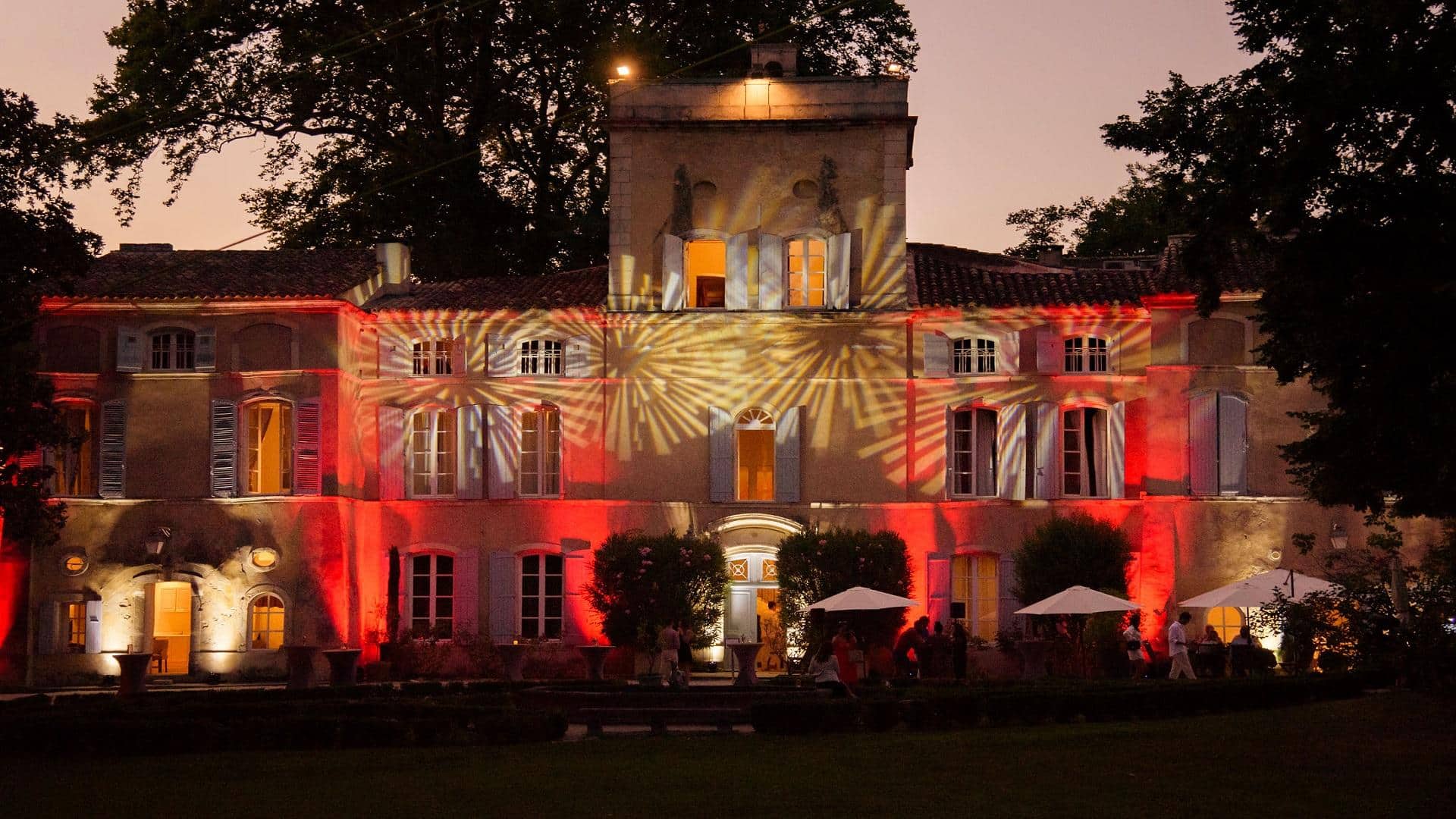 chateau-des-barrenques-orange-avignon-sud-france-vaucluse-provence-facade-seminaires-de-caractere