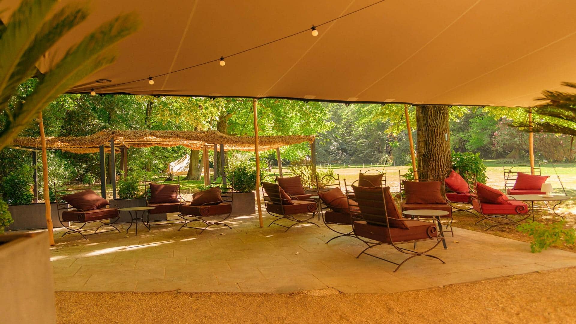 chateau-des-barrenques-orange-avignon-sud-france-vaucluse-provence-salon-jardin-seminaires-de-caractere