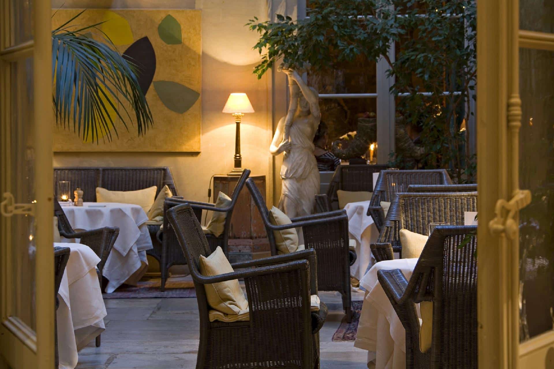 la-mirande-avignon-provence-luberon-reunion-seminaires-de-caractere-restaurant