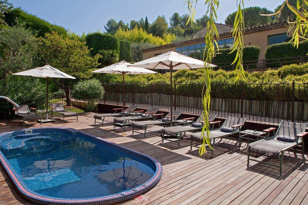 le-mas-candille-mougins-piscine-seminaires-de-caractere