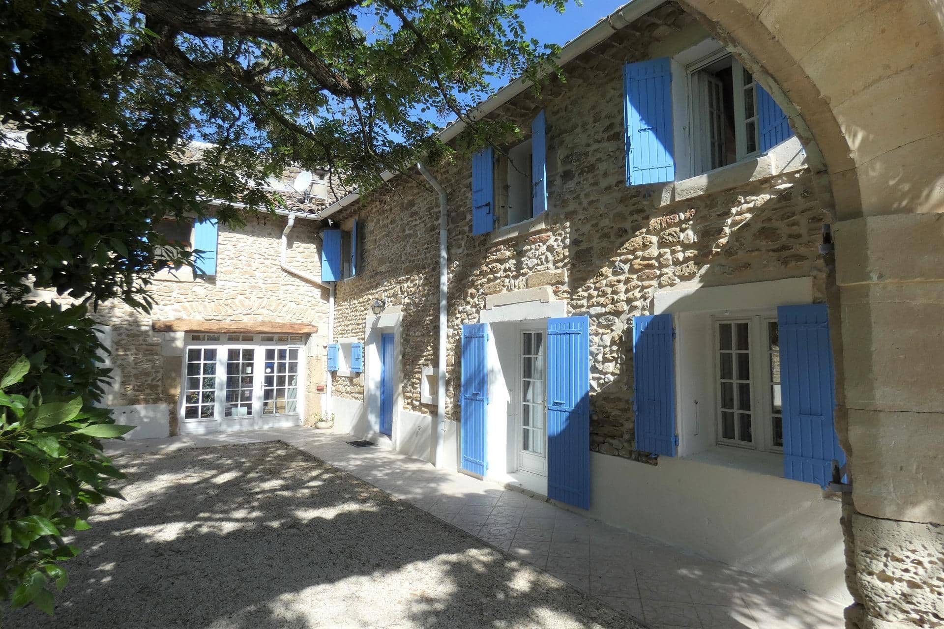 mas-du-sillot-grignan-vaucluse-drome-entree-seminaire-de-caractere
