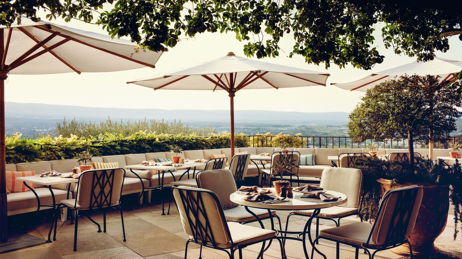 Crillon-le-brave-mont-ventoux-provence-avignon-terrasse-seminaires-de-caractere