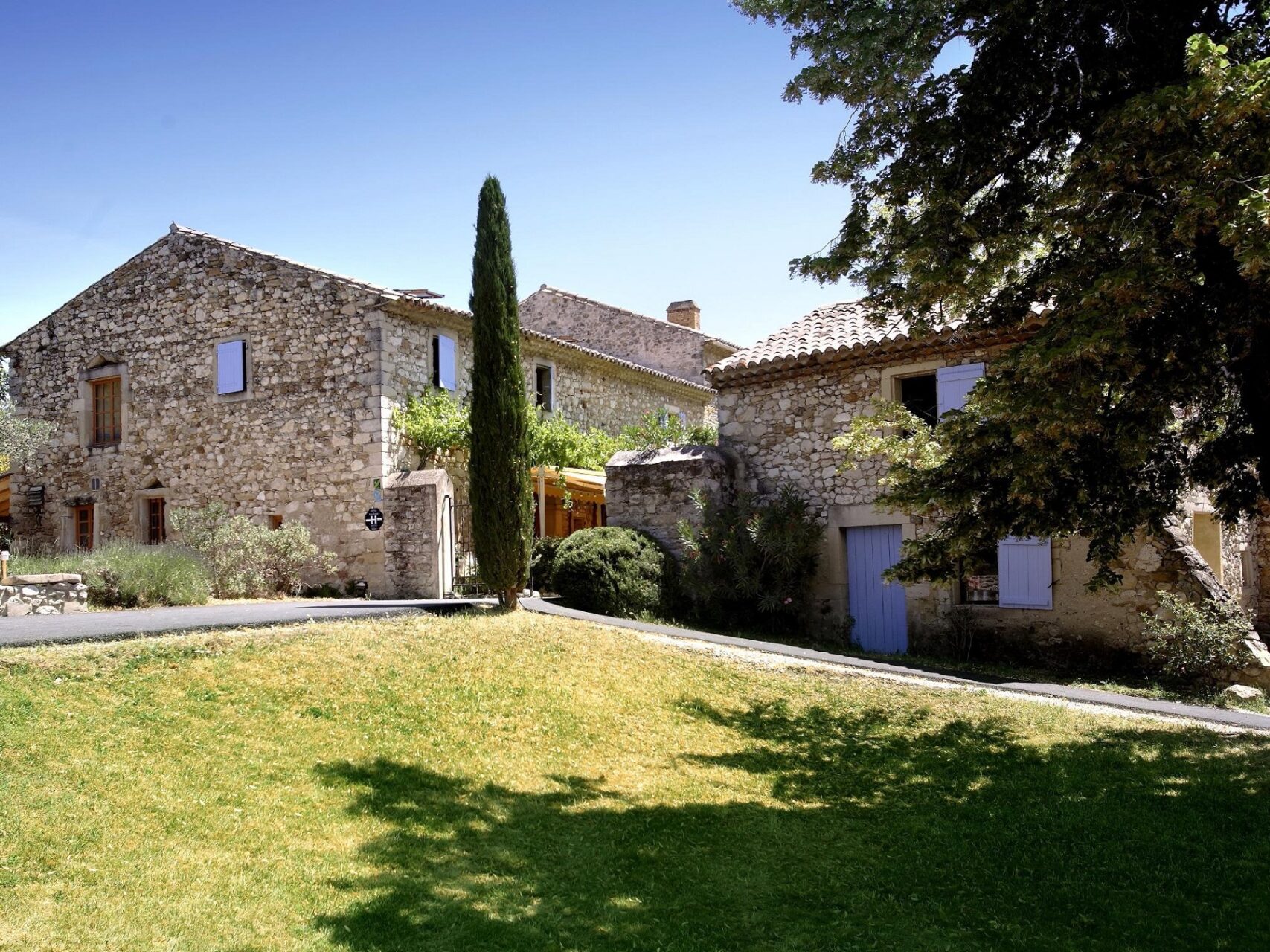 les-mejeonnes-valaurie-grignan-drome-provencale-seminaires-de-caractere-nature