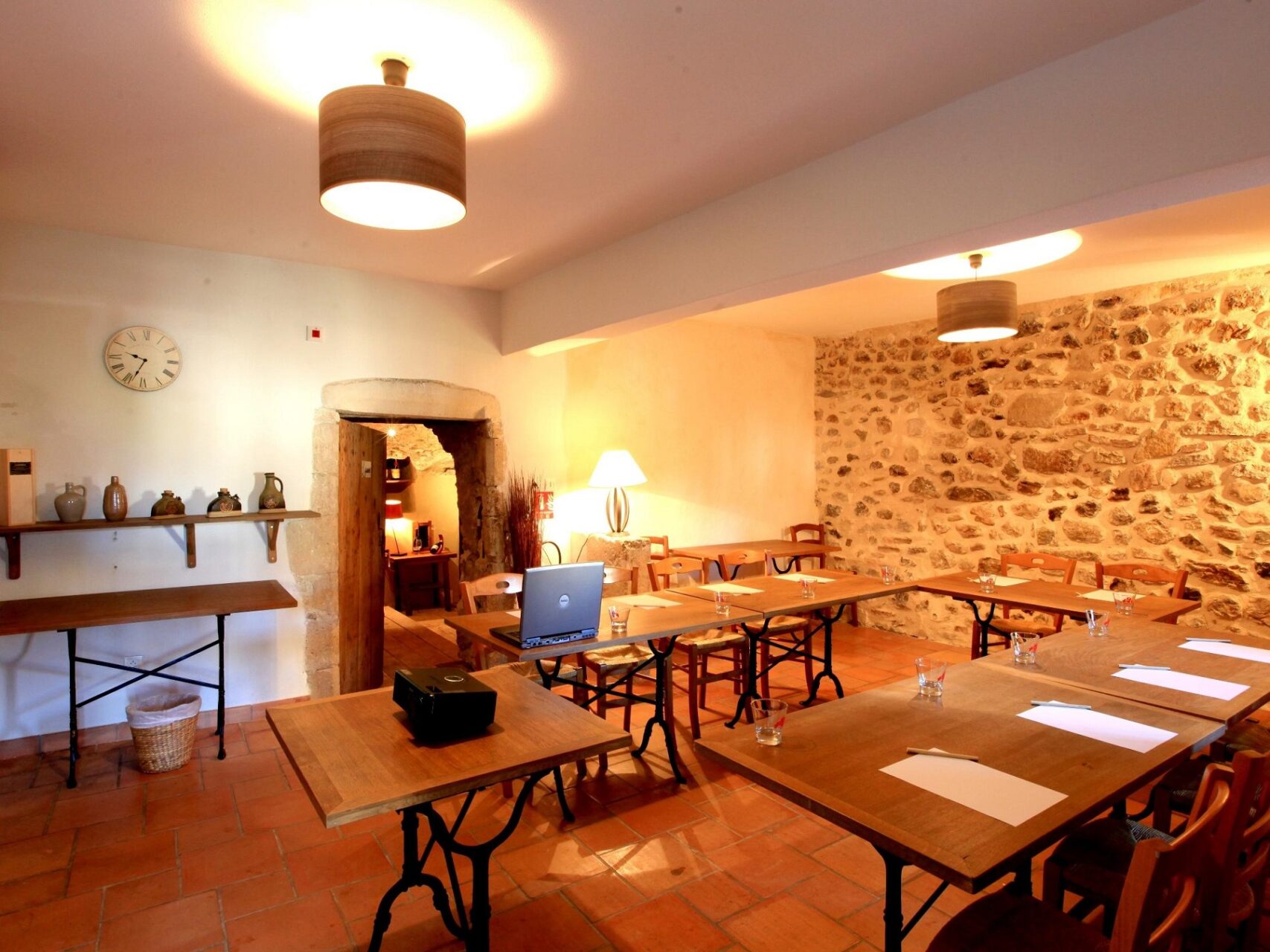 les-mejeonnes-valaurie-grignan-drome-provencale-seminaires-de-caractere-reunions